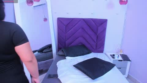 haileystonei online show from February 5, 2025, 11:55 am