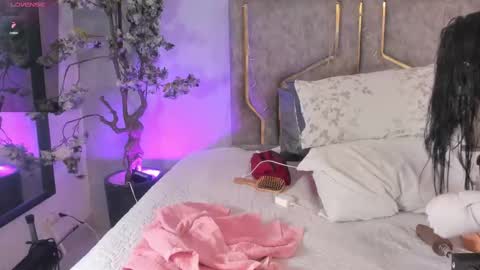 haileystonei online show from September 13, 2025, 11:21 am