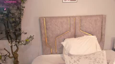 haileystonei online show from October 1, 2025, 1:06 pm