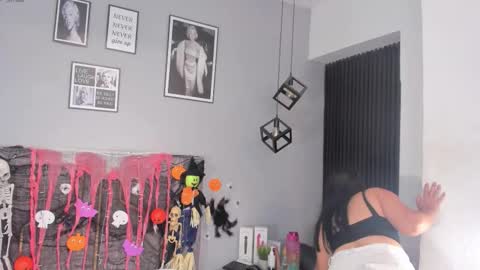 haileystonei online show from October 16, 2025, 11:44 am