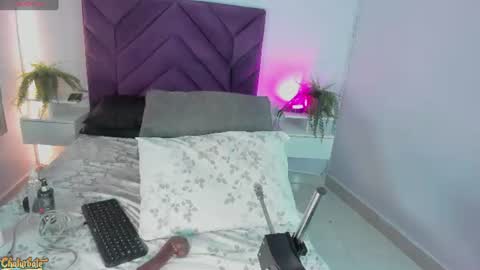 haileystonei online show from June 25, 2026, 11:37 am