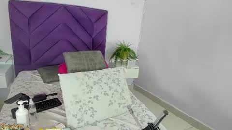 haileystonei online show from July 20, 2026, 11:34 am