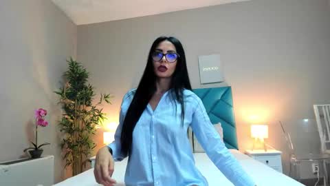 Hailey online show from September 23, 2025, 5:54 am