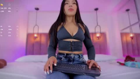 Snapshot of haily_b chatting on October 6, 2025, 7:11 pm Haily online show from October 6, 2025, 7:11 pm