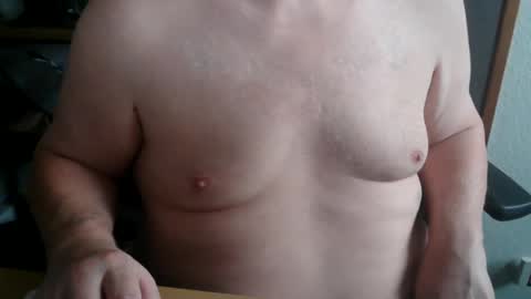 hairyarmpit_lover_1970 online show from October 24, 2025, 7:49 am