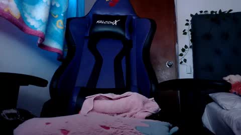 Snapshot of hairyluna chatting on February 22, 2025, 7:25 pm Lunita online show from February 22, 2025, 7:25 pm