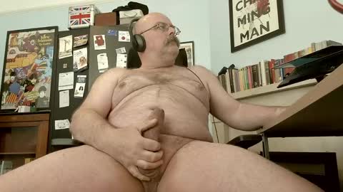 Snapshot of hairyuncut chatting on April 28, 2026, 12:21 pm Ask me online show from April 28, 2026, 12:21 pm