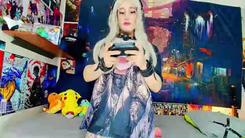 Snapshot of hakurukushka chatting on November 5, 2025, 9:15 pm Haku Please help me with your thumbs up its important online show from November 5, 2025, 9:15 pm