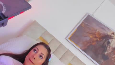 Halie  online show from June 17, 2026, 12:02 am