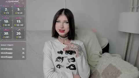 LunaandSara online show from March 16, 2026, 2:21 pm