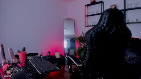 halley_ravenn online show from May 20, 2026, 9:21 pm