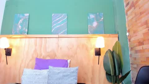 Halley Lorens online show from February 13, 2026, 7:43 pm