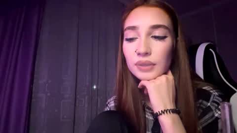 Holly online show from November 13, 2025, 6:51 pm