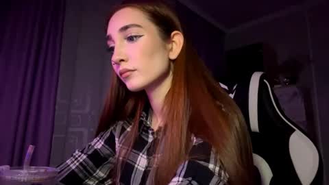 Holly online show from November 17, 2025, 6:46 pm