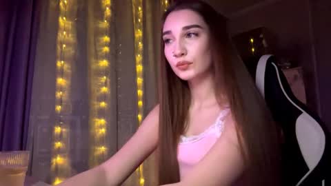 Holly online show from February 3, 2026, 8:58 pm