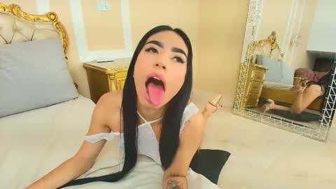 Hallie Stone online show from November 28, 2025, 4:09 pm