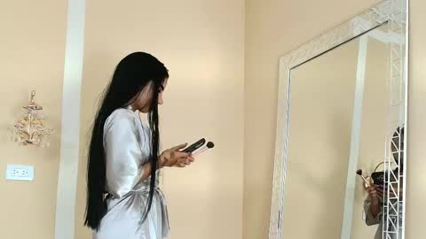 Hallie Stone online show from December 16, 2025, 2:44 pm