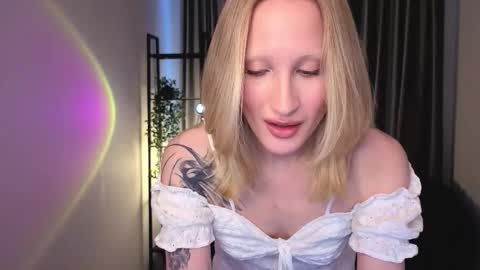 Snapshot of halohush chatting on October 18, 2025, 1:56 pm Call me Bianca online show from October 18, 2025, 1:56 pm