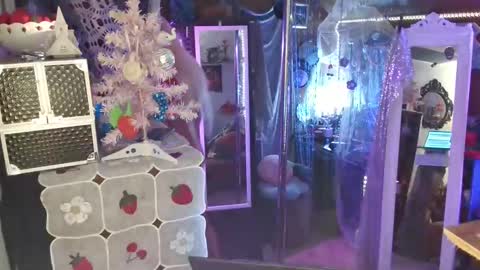 halovalentine online show from December 5, 2024, 12:41 am