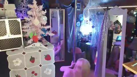 halovalentine online show from December 7, 2024, 2:09 am