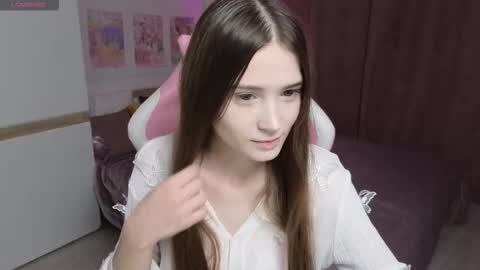 Snapshot of hana_flo chatting on October 28, 2025, 2:31 pm Hana online show from October 28, 2025, 2:31 pm