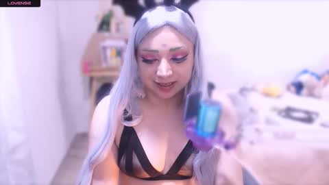 Snapshot of hana_hyuga1 chatting on October 24, 2025, 12:52 am Hana Hyuga .   Please help me reach 200 thumbs up online show from October 24, 2025, 12:52 am
