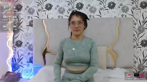 Snapshot of hanaa_tay chatting on September 19, 2025, 11:33 am hanaa_tay online show from September 19, 2025, 11:33 am