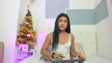 hanah_gray online show from December 28, 2024, 11:52 am