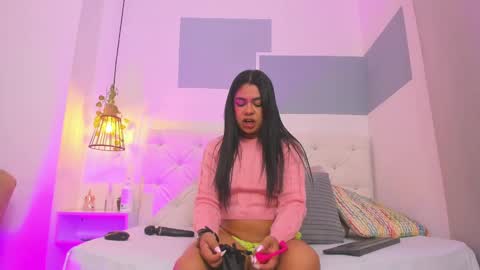 hanah_gray online show from February 19, 2025, 11:28 am