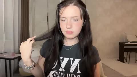 hanahwoods online show from May 22, 2026, 12:40 am