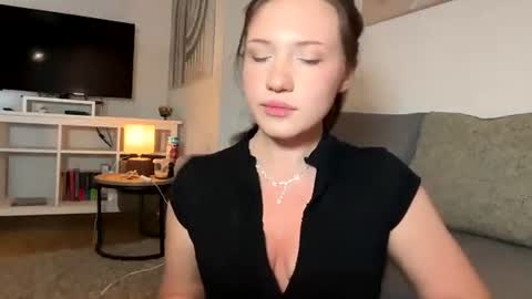 hanahwoods online show from July 2, 2026, 2:56 pm