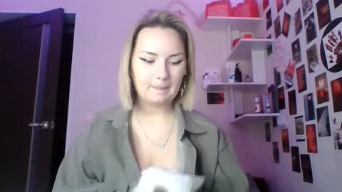 Caroline online show from September 29, 2025, 1:05 pm