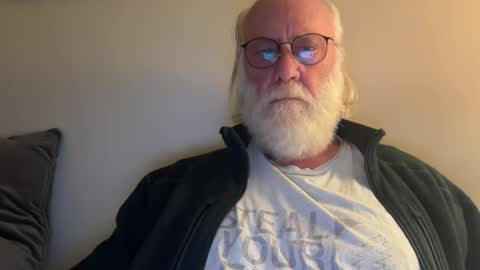 handful57345 online show from May 23, 2026, 11:36 am