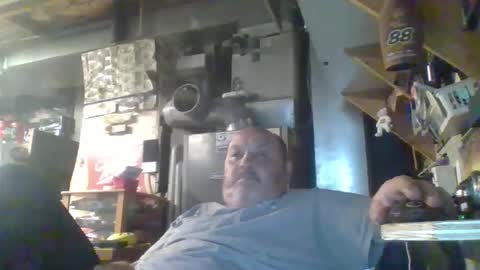 Snapshot of handiemanhere chatting on April 23, 2026, 2:02 am naked man online show from April 23, 2026, 2:02 am