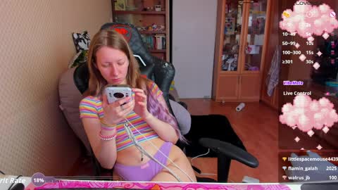 Snapshot of handsome_whale chatting on April 3, 2026, 7:17 am Mila online show from April 3, 2026, 7:17 am