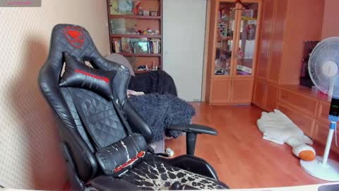 Mila online show from June 4, 2026, 10:32 am