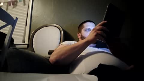 handsomedaddy198923 online show from September 9, 2025, 7:08 am