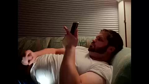 handsomedaddy198923 online show from October 10, 2025, 8:13 am