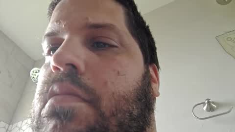 handsomedaddy198923 online show from October 16, 2025, 7:26 pm