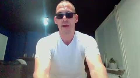 handsomeguy4ever online show from November 9, 2025, 4:33 am