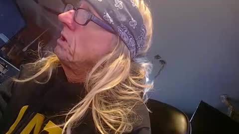 Handystudman online show from December 2, 2025, 1:05 pm