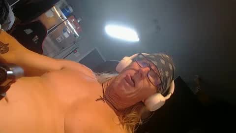 Snapshot of handystud33 chatting on September 30, 2025, 8:19 am handystud33 online show from September 30, 2025, 8:19 am