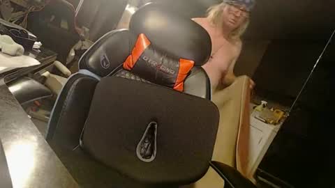 handystud33 online show from May 20, 2026, 8:42 am