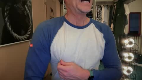 hanky online show from January 19, 2025, 4:04 pm