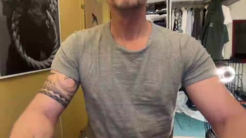 hanky online show from January 20, 2025, 5:16 pm