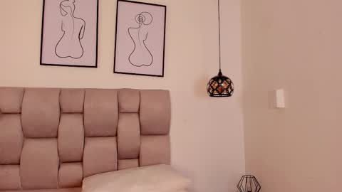 hanna__evans_ online show from October 16, 2025, 11:55 am