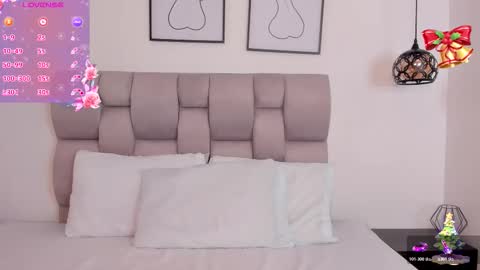 hanna__evans_ online show from November 26, 2025, 12:06 pm