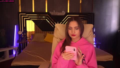 hanna__klein online show from December 3, 2024, 10:17 am