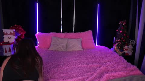 hanna__klein online show from December 21, 2024, 9:55 am