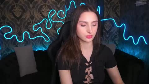 hanna__klein online show from March 4, 2025, 6:47 am